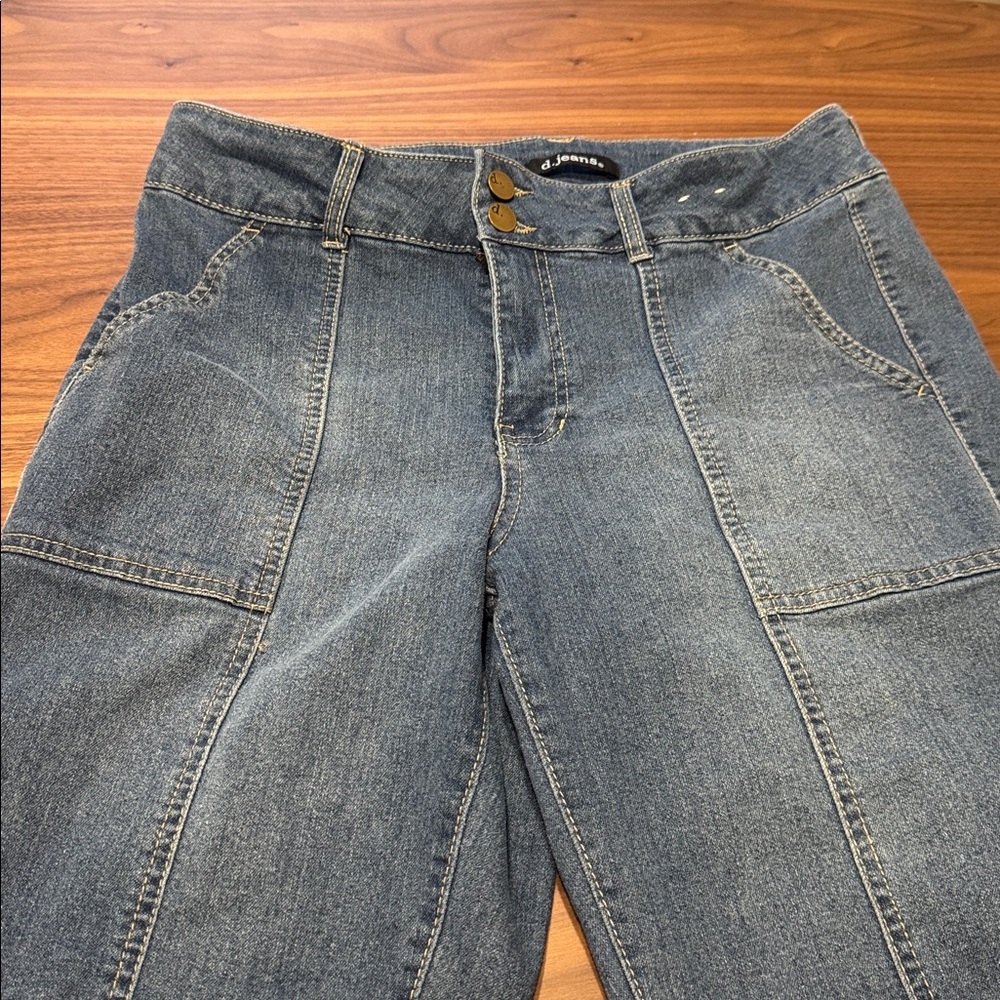 D. Jeans Bermuda shorts - Picture 2 of 4